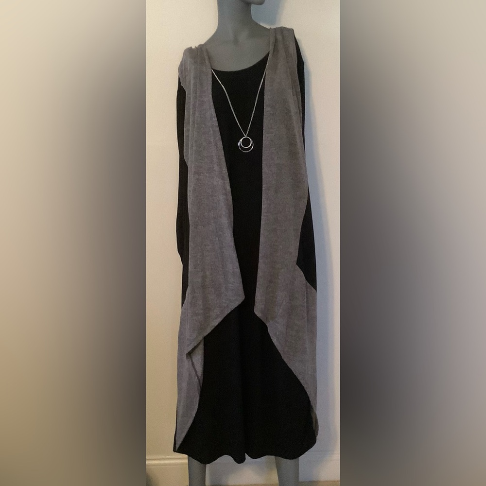 Haani Long Black Gray Sheath Dress With Necklace Size 2X NWT